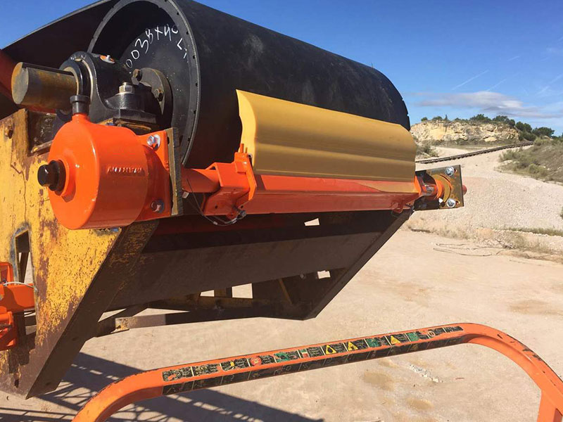 Ka hoʻokaʻawale ʻana o ka mea hoʻomaʻemaʻe kāʻei conveyor
